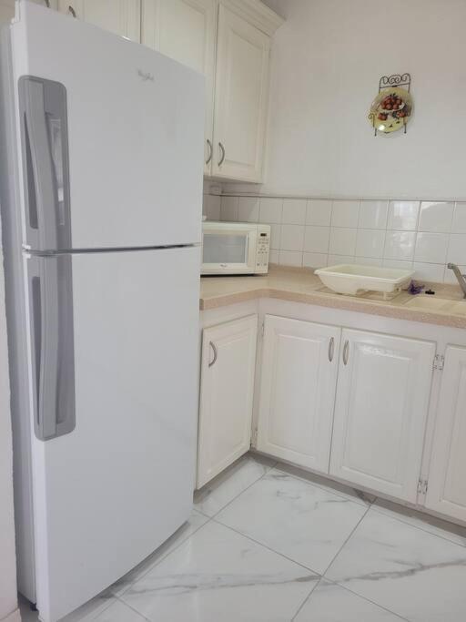 Appartamento 24 Maple Gardens Bridgetown Esterno foto