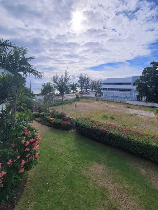 Appartamento 24 Maple Gardens Bridgetown Esterno foto