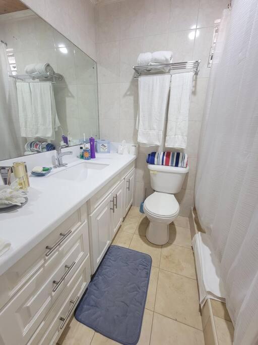 Appartamento 24 Maple Gardens Bridgetown Esterno foto